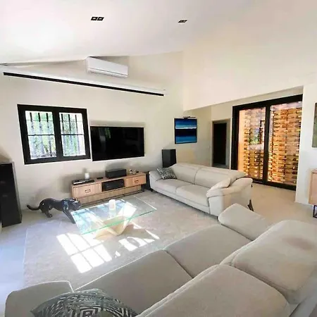 Oustaou Luxueuse Piscine Classee 5 Etoiles La Motte (Var)