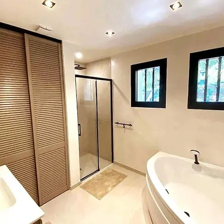 Oustaou Luxueuse Piscine Classee 5 Etoiles La Motte (Var)