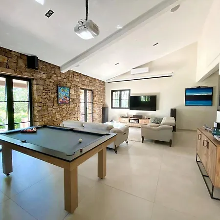 Oustaou Luxueuse Piscine Classee 5 Etoiles La Motte (Var)