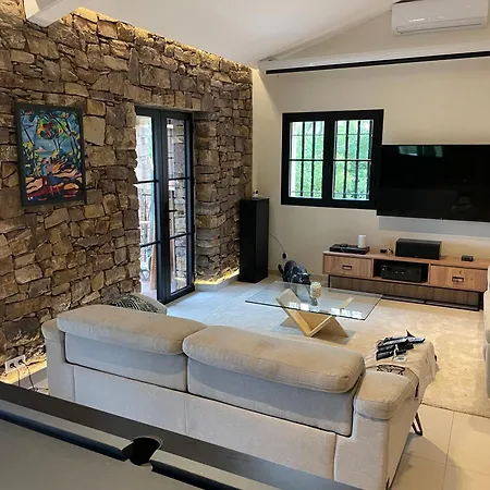 Oustaou Luxueuse Piscine Classee 5 Etoiles La Motte (Var)